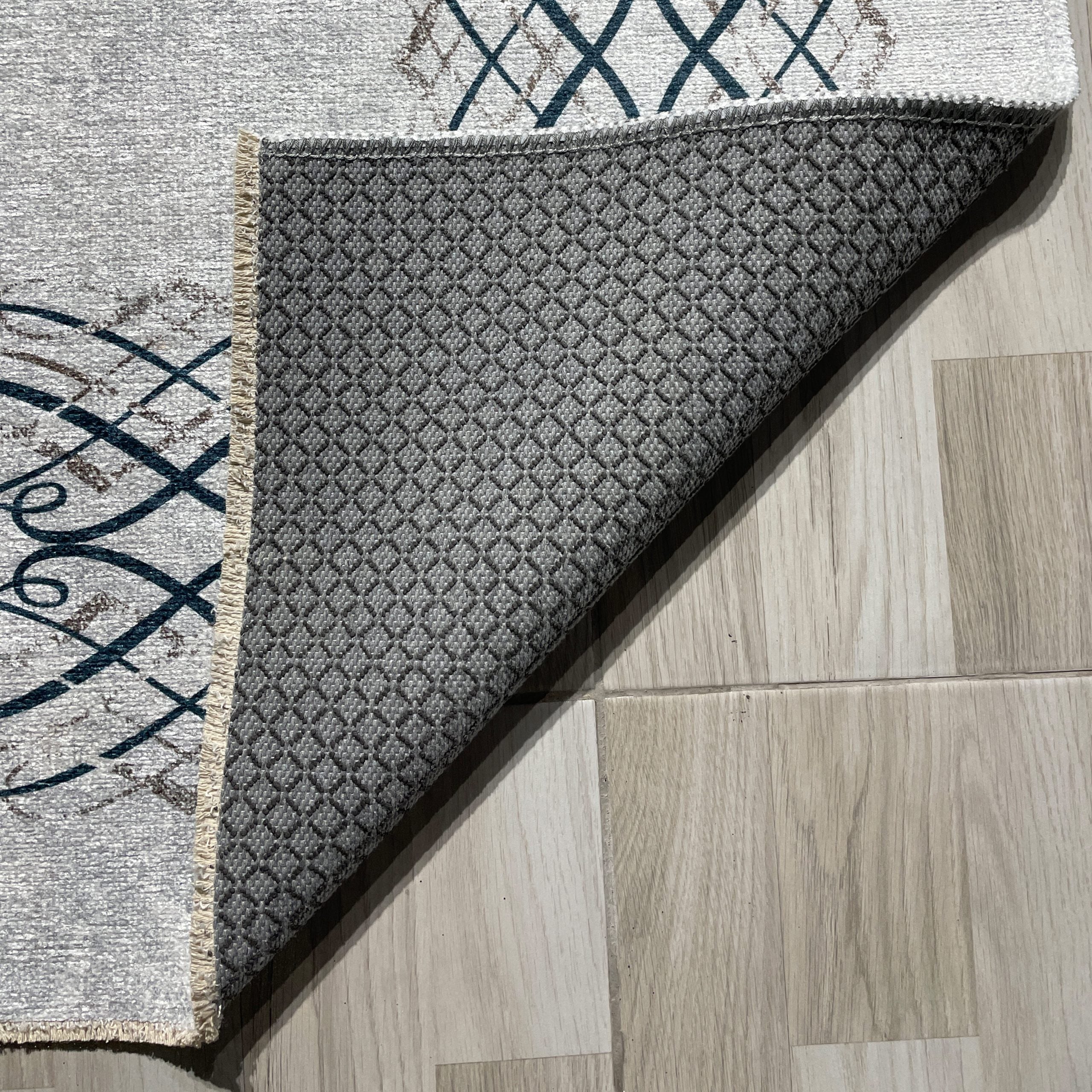 Netline Home Gray Silver Modern Machine Washable Chenille Rug Design NH7075 - Gallery Image 3 - Netline Home