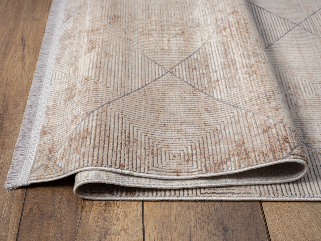 Tappeto moderno beige Mazzini 1490 di Netline Home Rugs Depot – 60% viscosa e 40% acrilico, anti-pelucchi, facile da pulire, resistente | Camera da letto, studio, cameretta, ingresso
