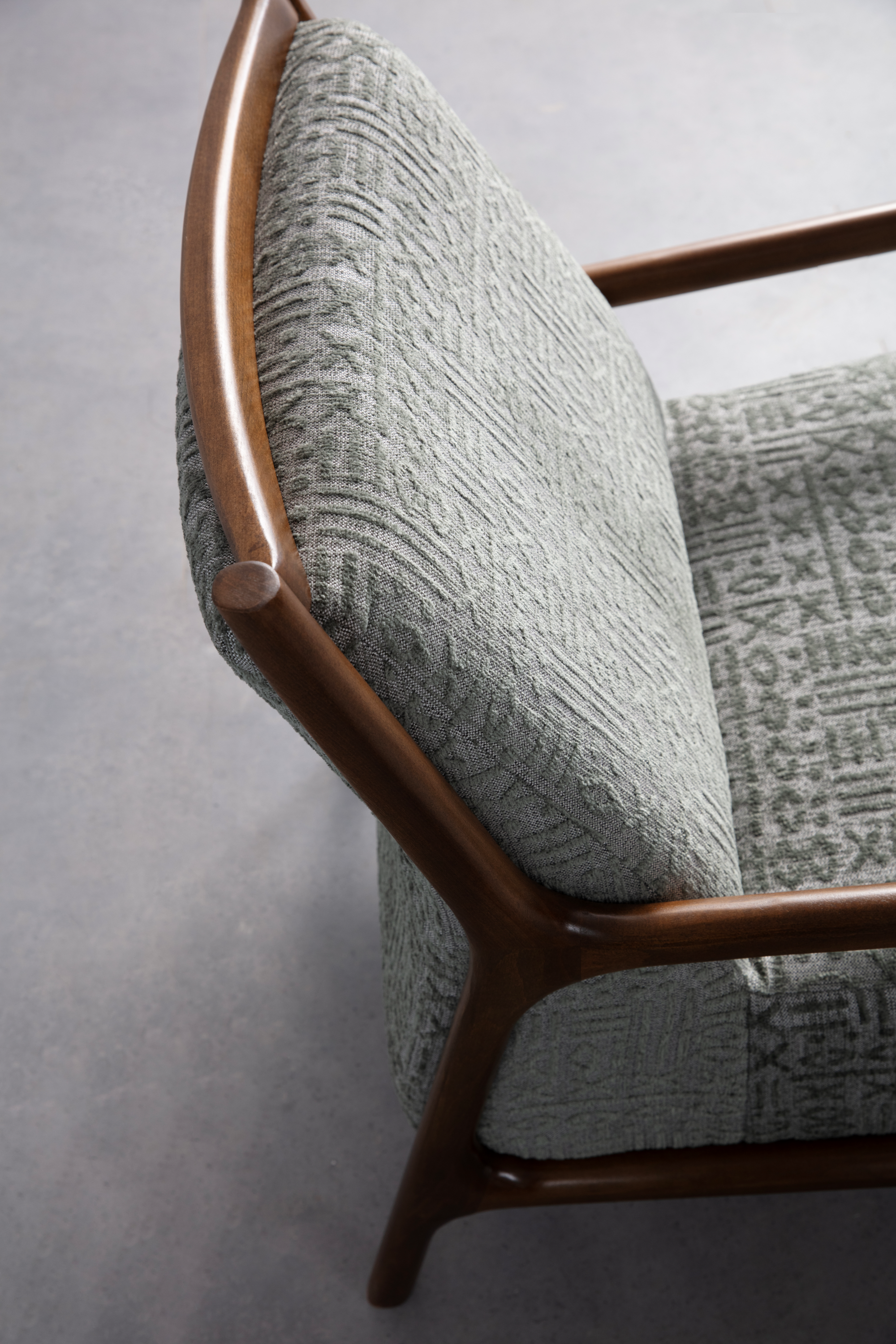 Netline Home Interior Salda armchair with plush fabric, stylish design, and comfortable accent seating for modern living spaces.