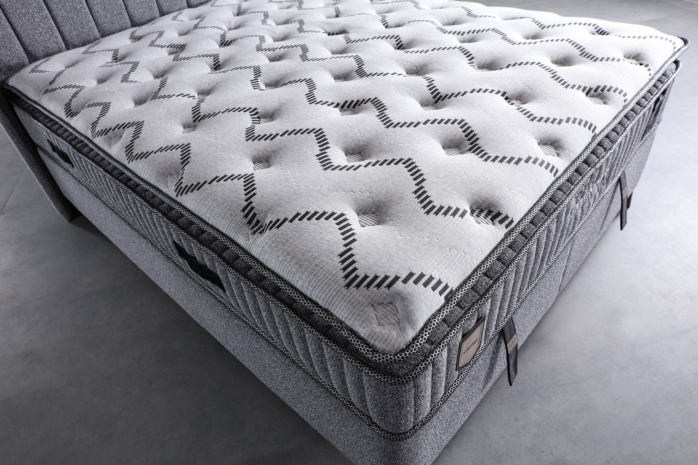 Thermo King Bed Set by Netline Interiors