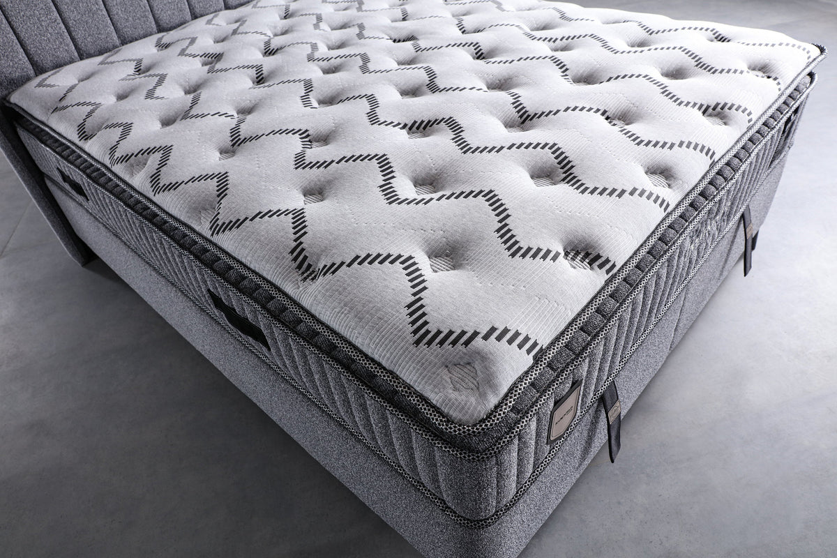Thermo King Bed Set by Netline Interiors