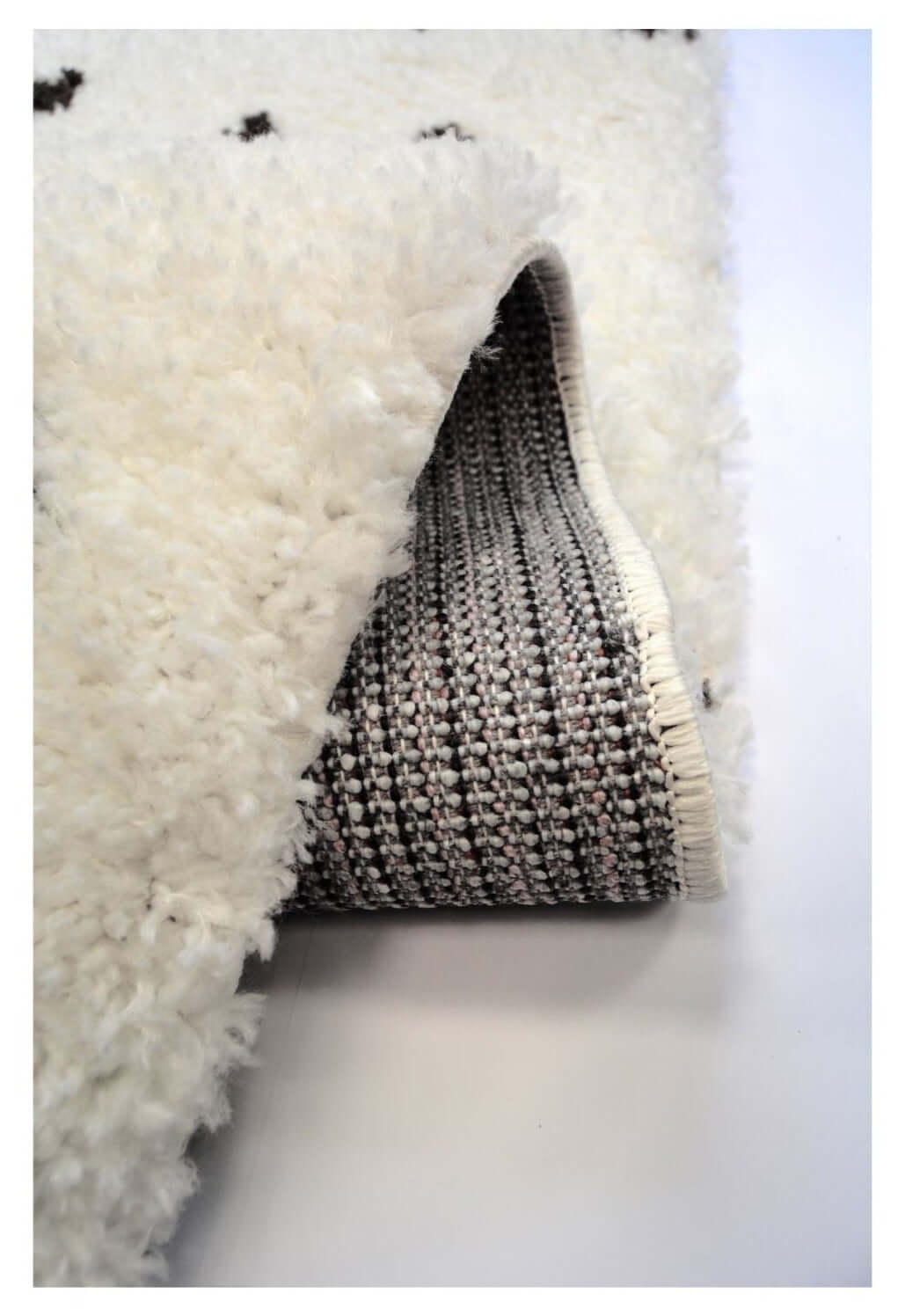 Snug Spotty Shaggy Rug | R467A