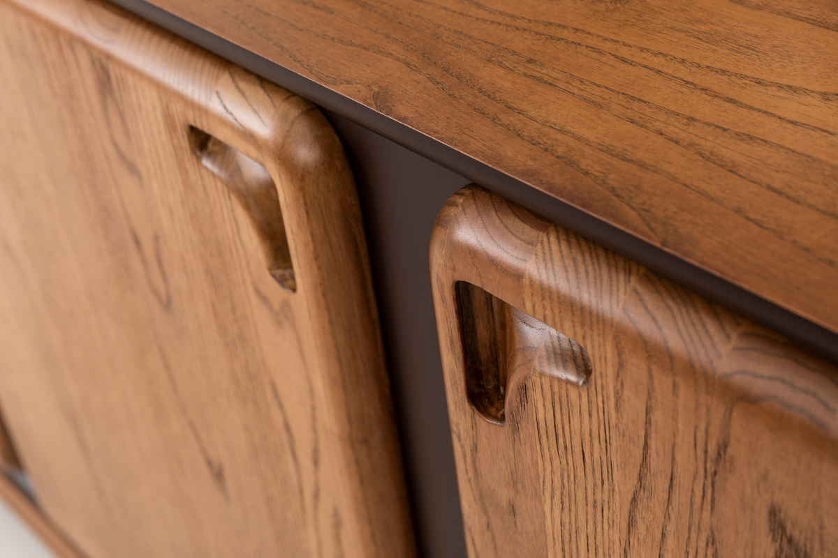 Mustang Dining Room Set by Netline Interiors