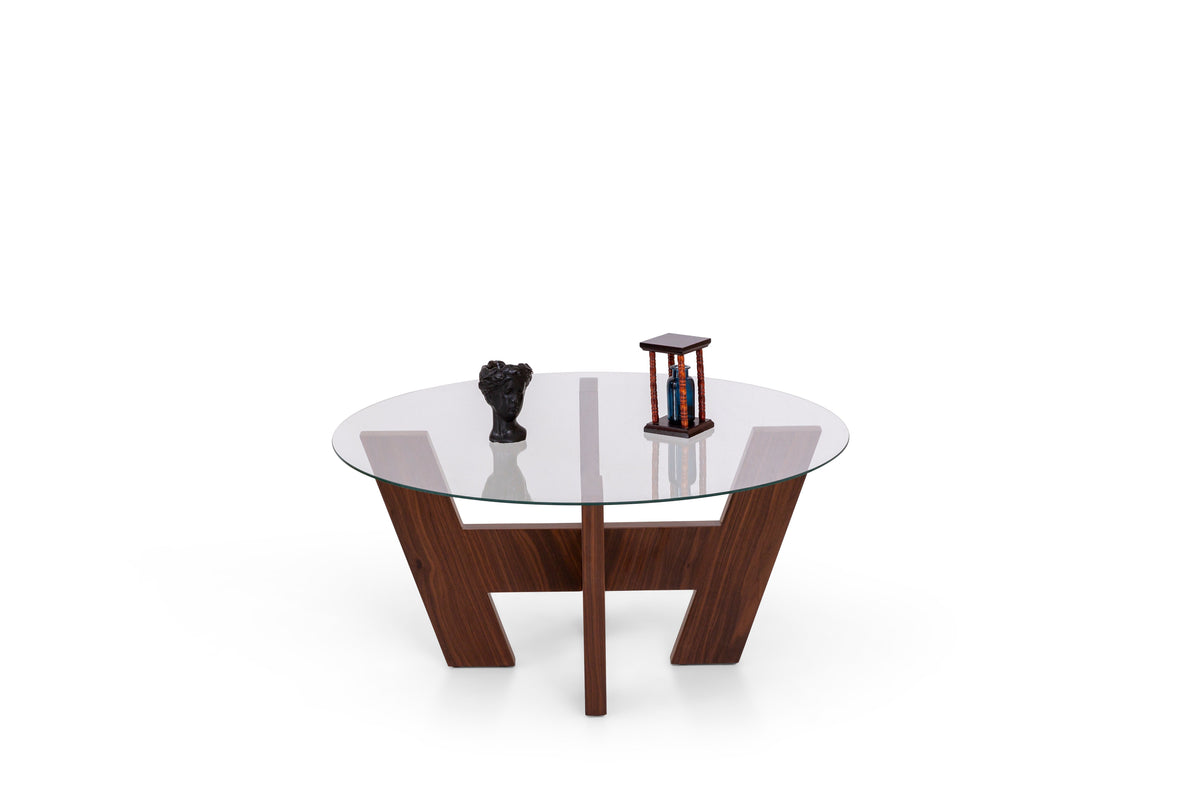Warm coffee table set by Netline Interiors