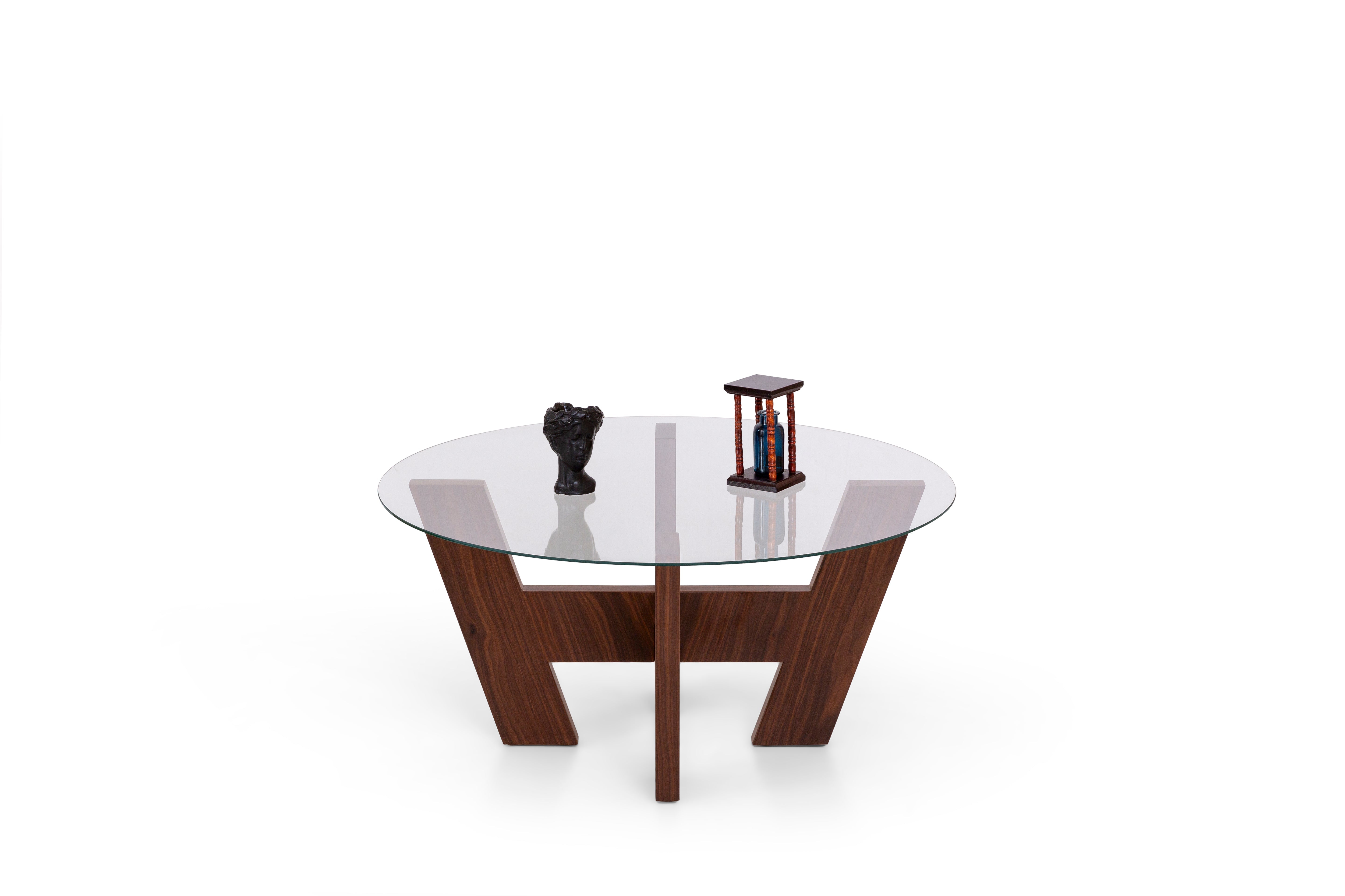 Warm coffee table set by Netline Interiors