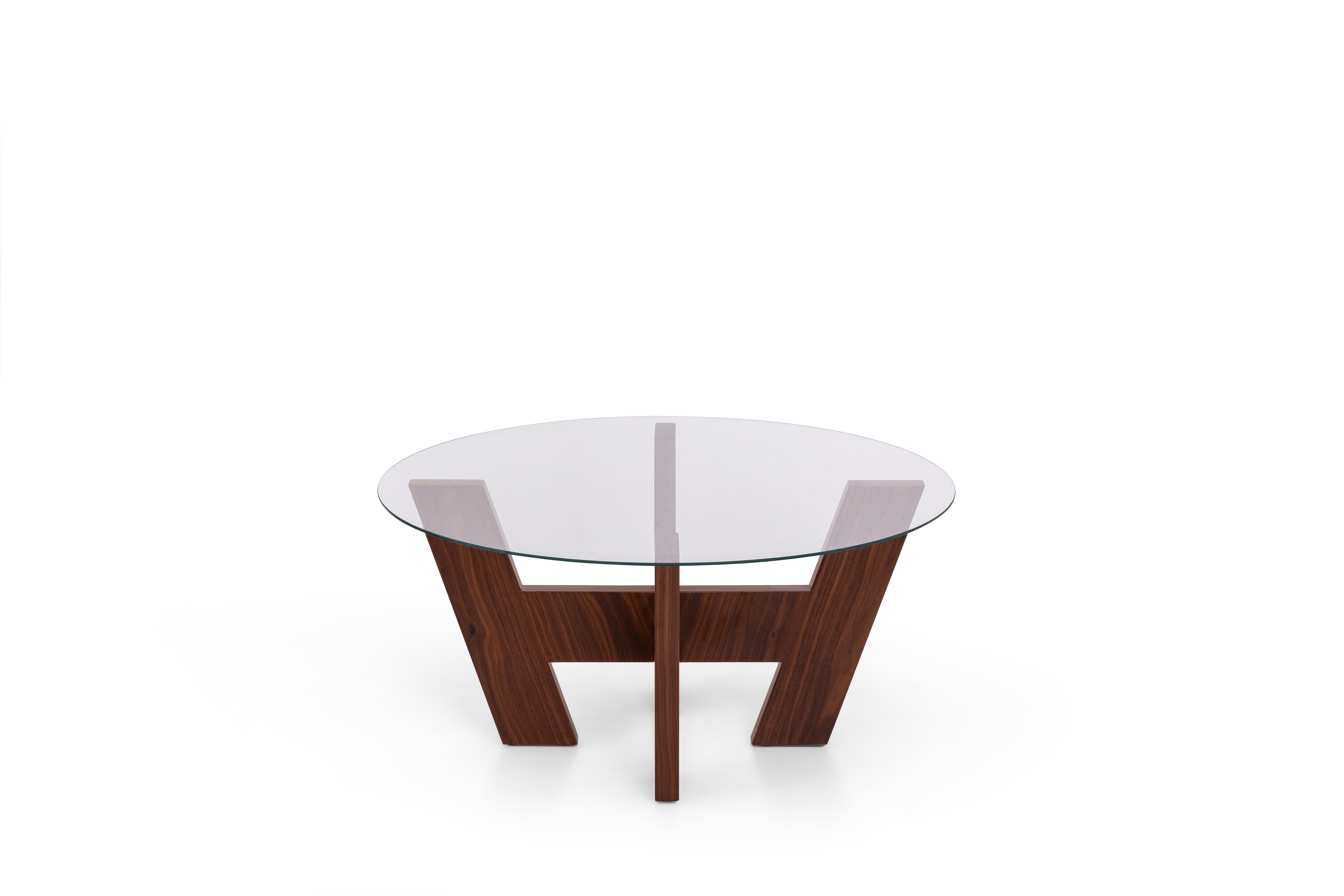 Warm coffee table set by Netline Interiors