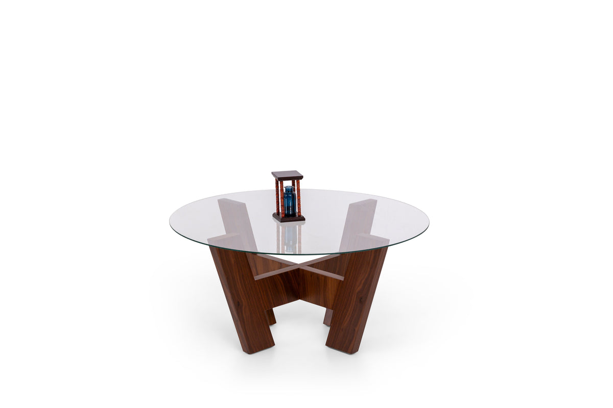 Warm coffee table set by Netline Interiors