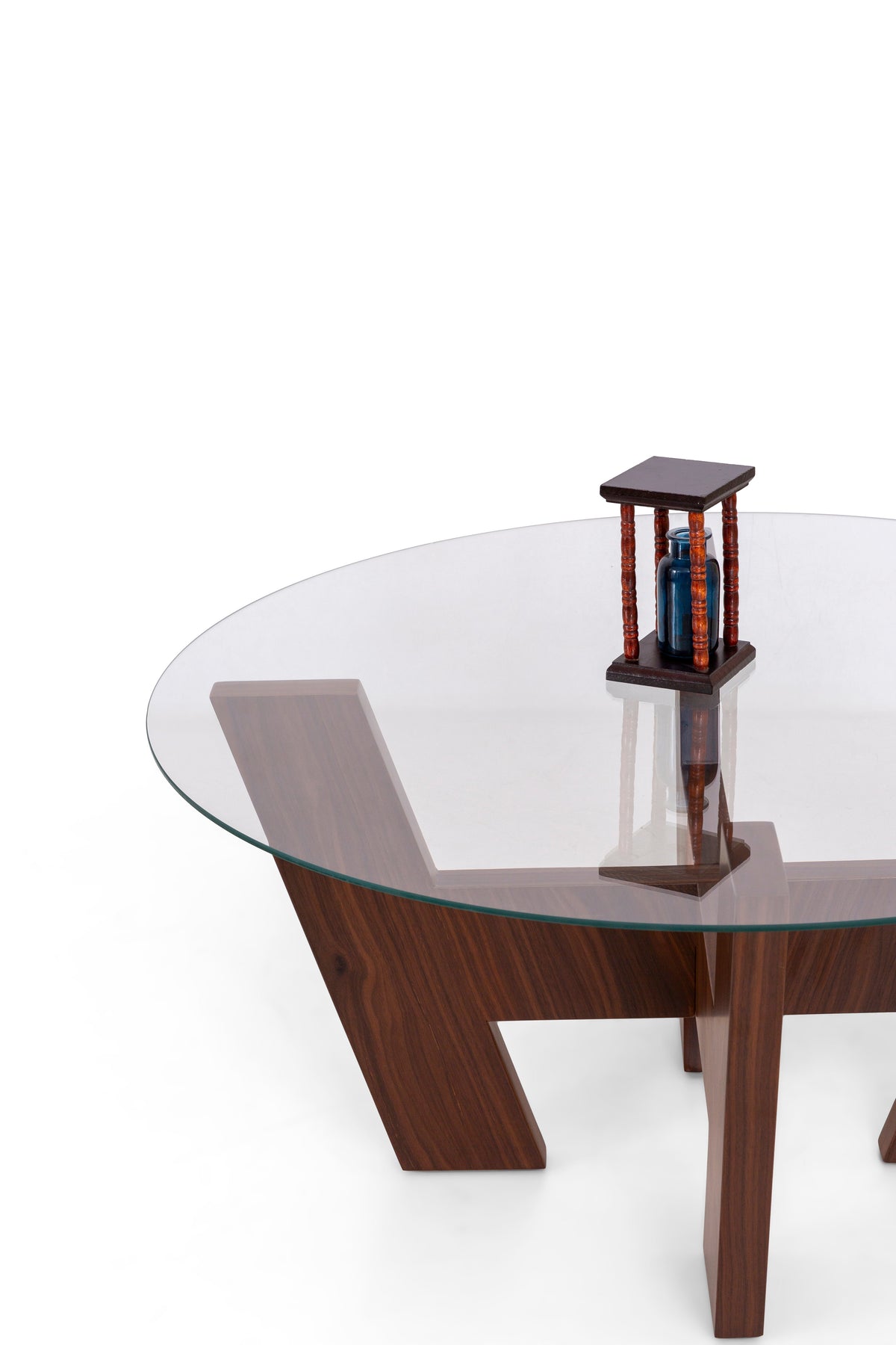 Warm coffee table set by Netline Interiors