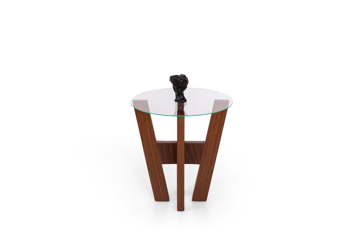 Warm coffee table set by Netline Interiors