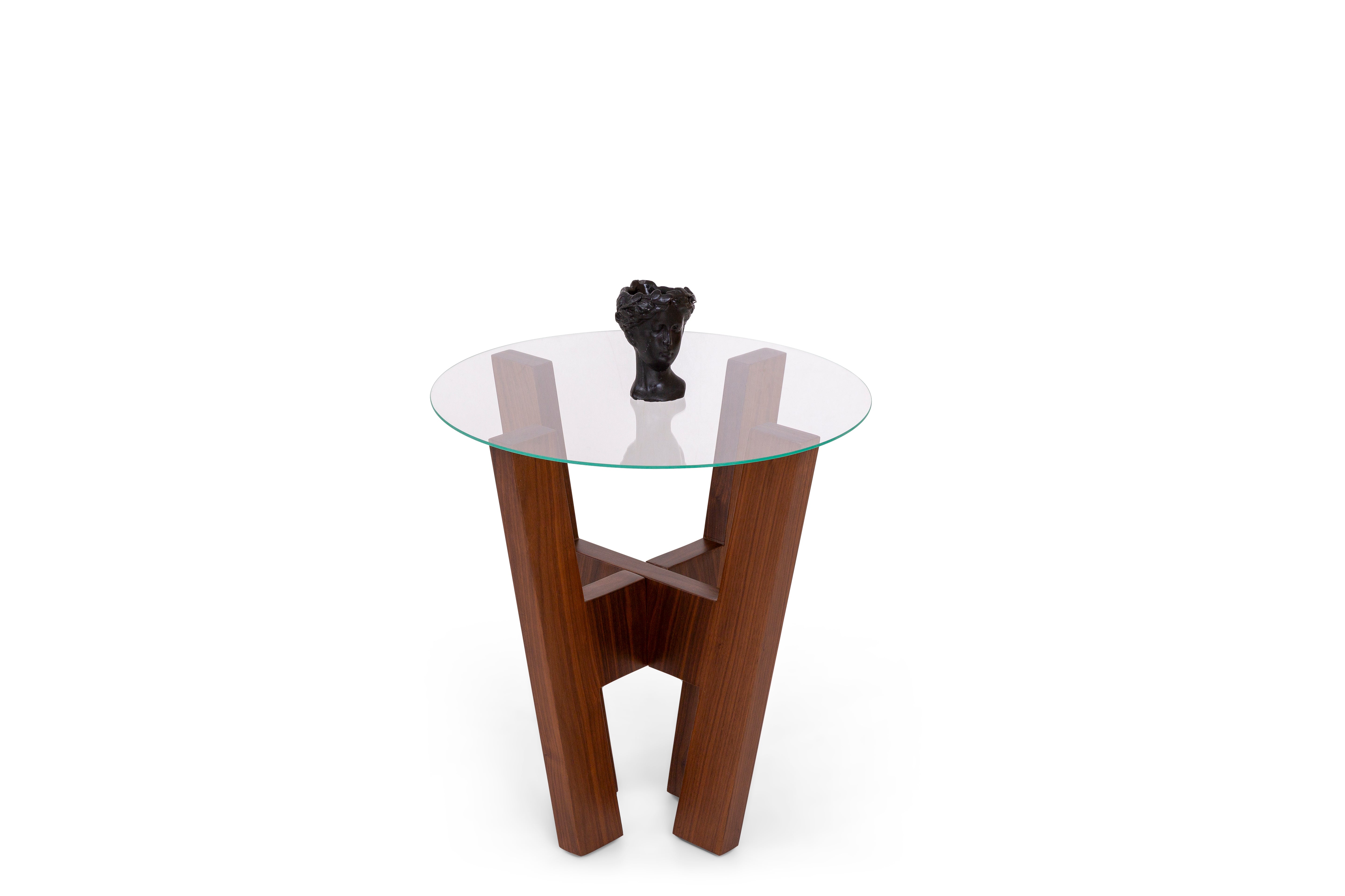 Warm coffee table set by Netline Interiors
