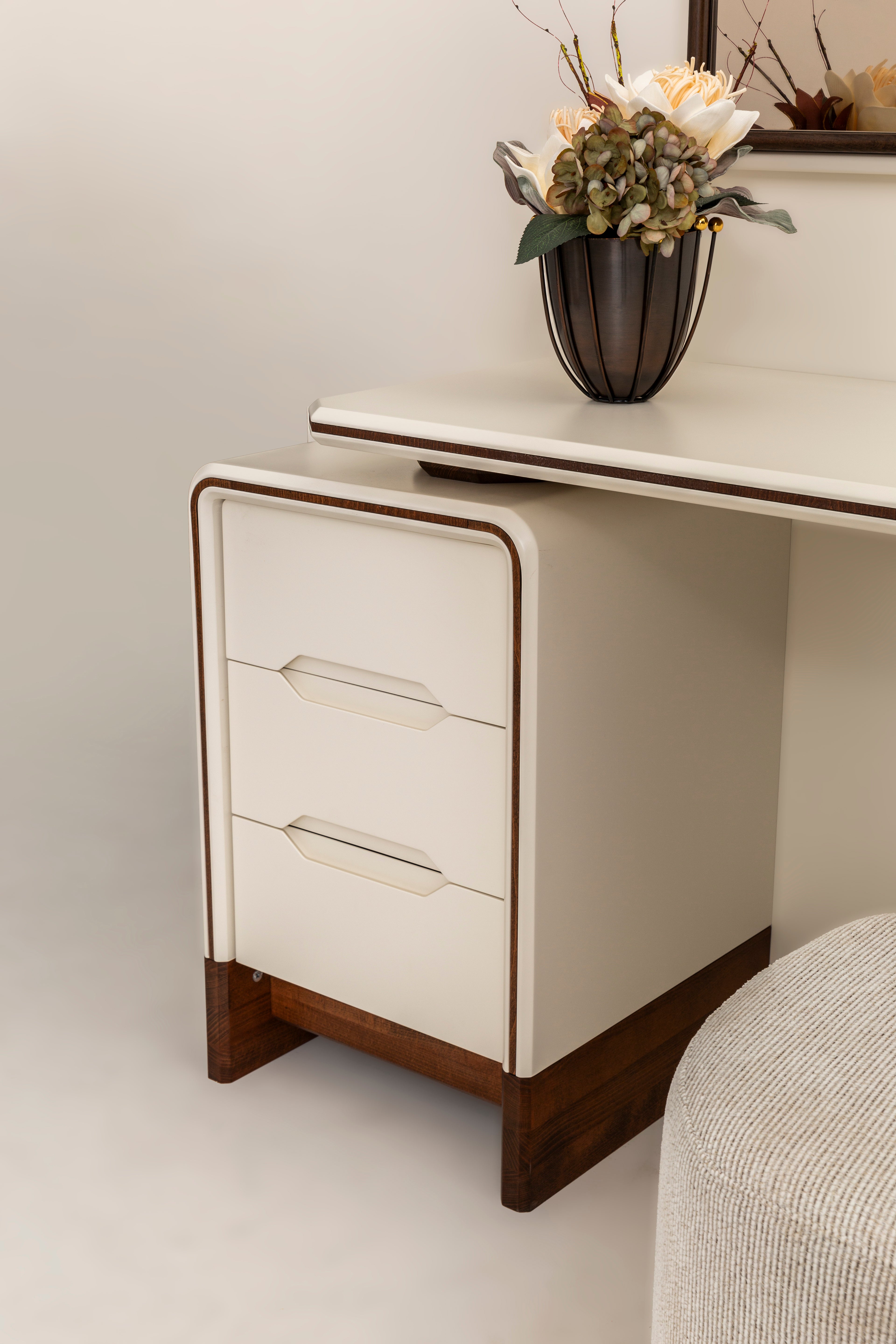 Cadillac bedroom set by Netline Home Interior featuring a modern bed, matching nightstands, and a stylish bedroom decor setup.
