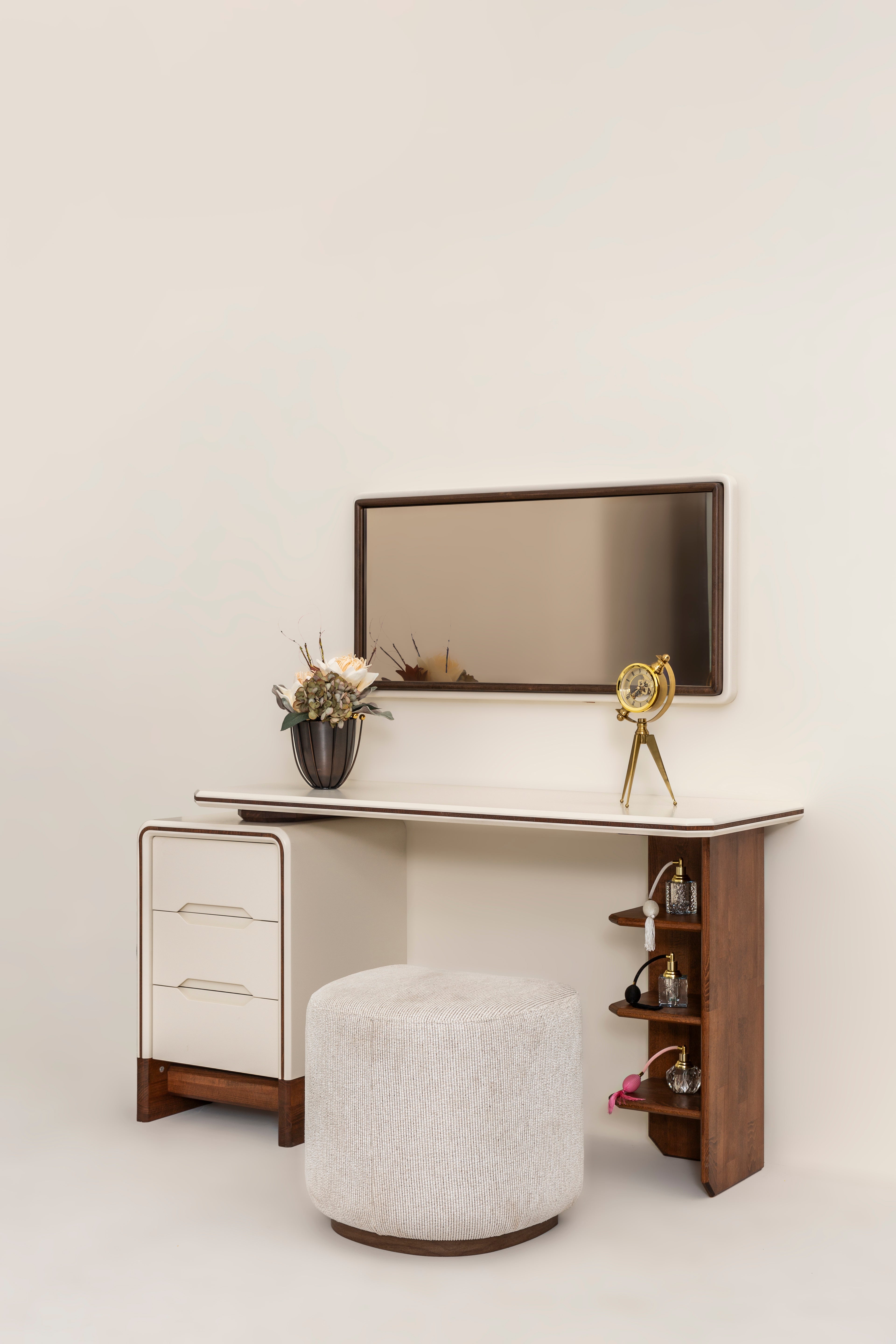 Cadillac bedroom set by Netline Home Interior featuring a modern bed frame, matching nightstands, and a stylish bedroom decor.