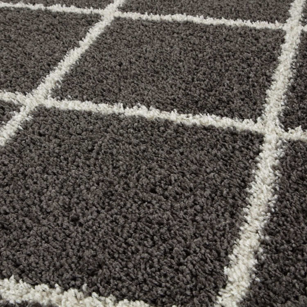 Moroccan Dark Grey Shaggy Rug – 540