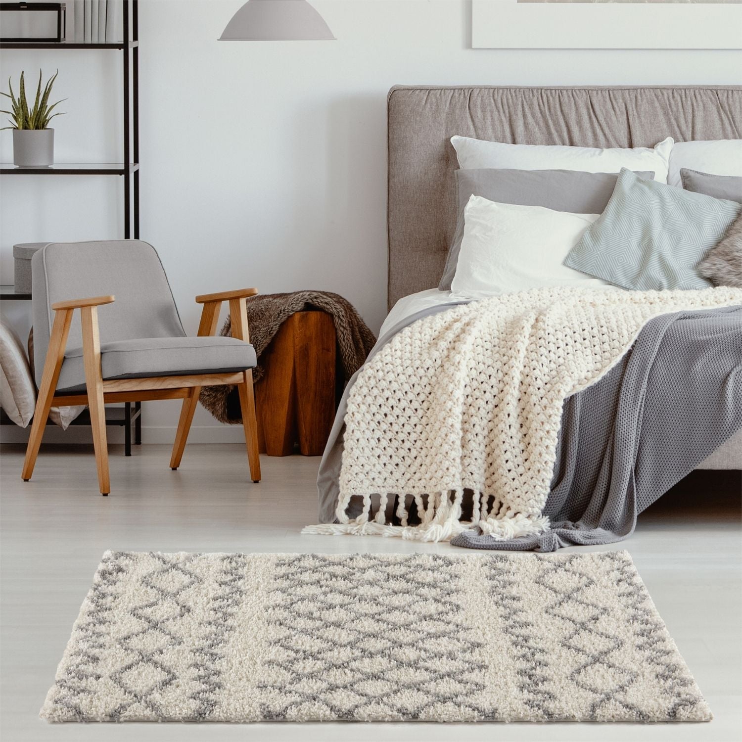 Moroccan Ivory Grey Shaggy Rug | 900