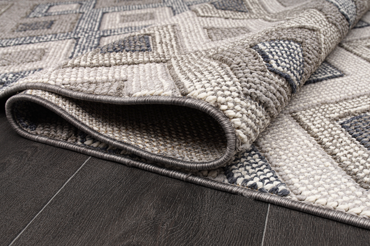 Grey and cream textured diamond pattern polypropylene runner rug by Netline Home, UV resistant indoor outdoor flatweave carpet.