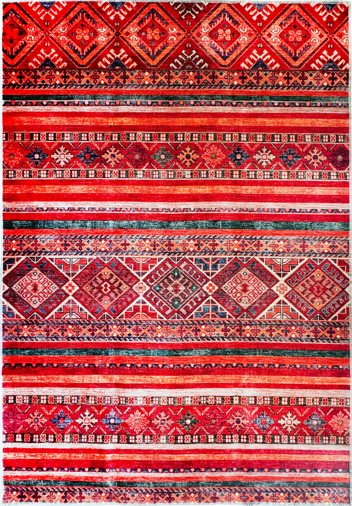 Tapis Kilim tribal rouge lavable en machine Netline Home Rugs Depot 1322K | Tapis à rayures géométriques multicolores pour salon, chambre et salle à manger shown in an illustrative room