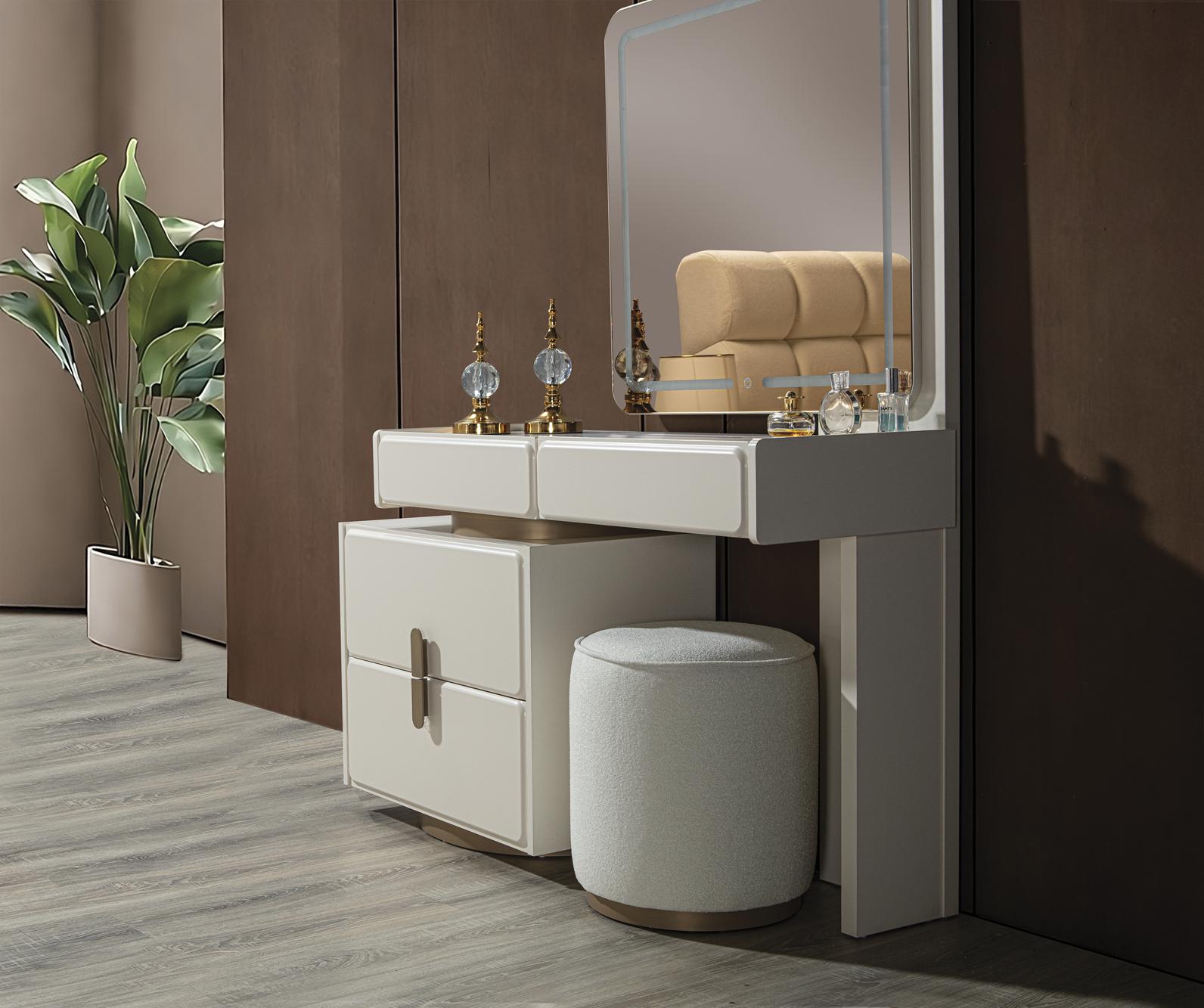Mona Bedroom (R) by Netline Interiors