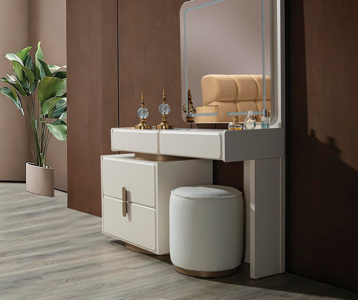 Mona Bedroom (R) by Netline Interiors
