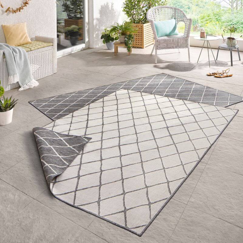 Reversible Indoor-Outdoor Geometric Flatweave Rug