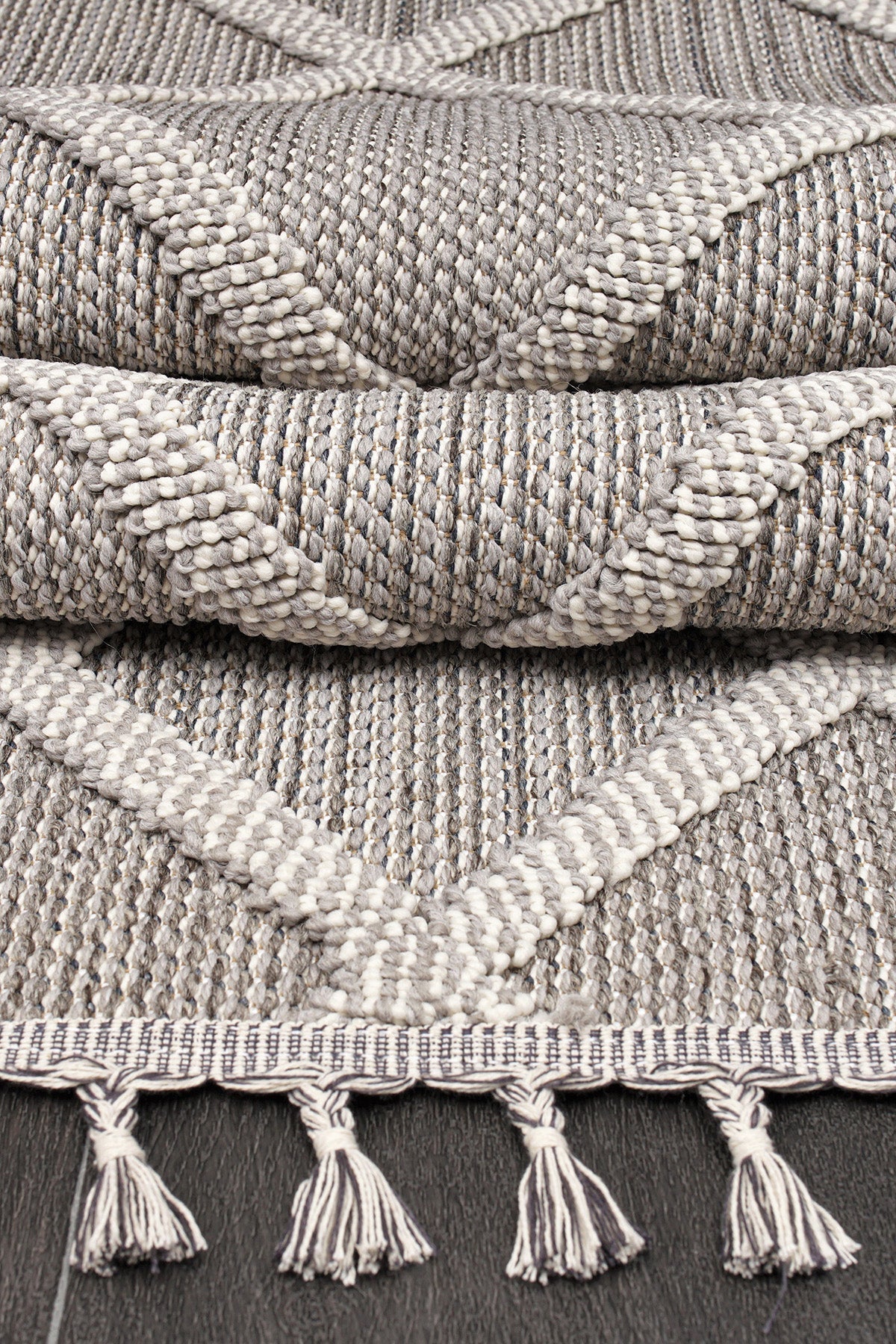 Grey Natura 9964 washable area rug from Netline Home, soft polypropylene, non-shed, durable, ideal for bedroom, study, or entryway.